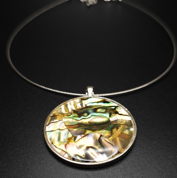 Vintage Mother of Pearl pendant wire choker necklace. - Picture 6 of 10